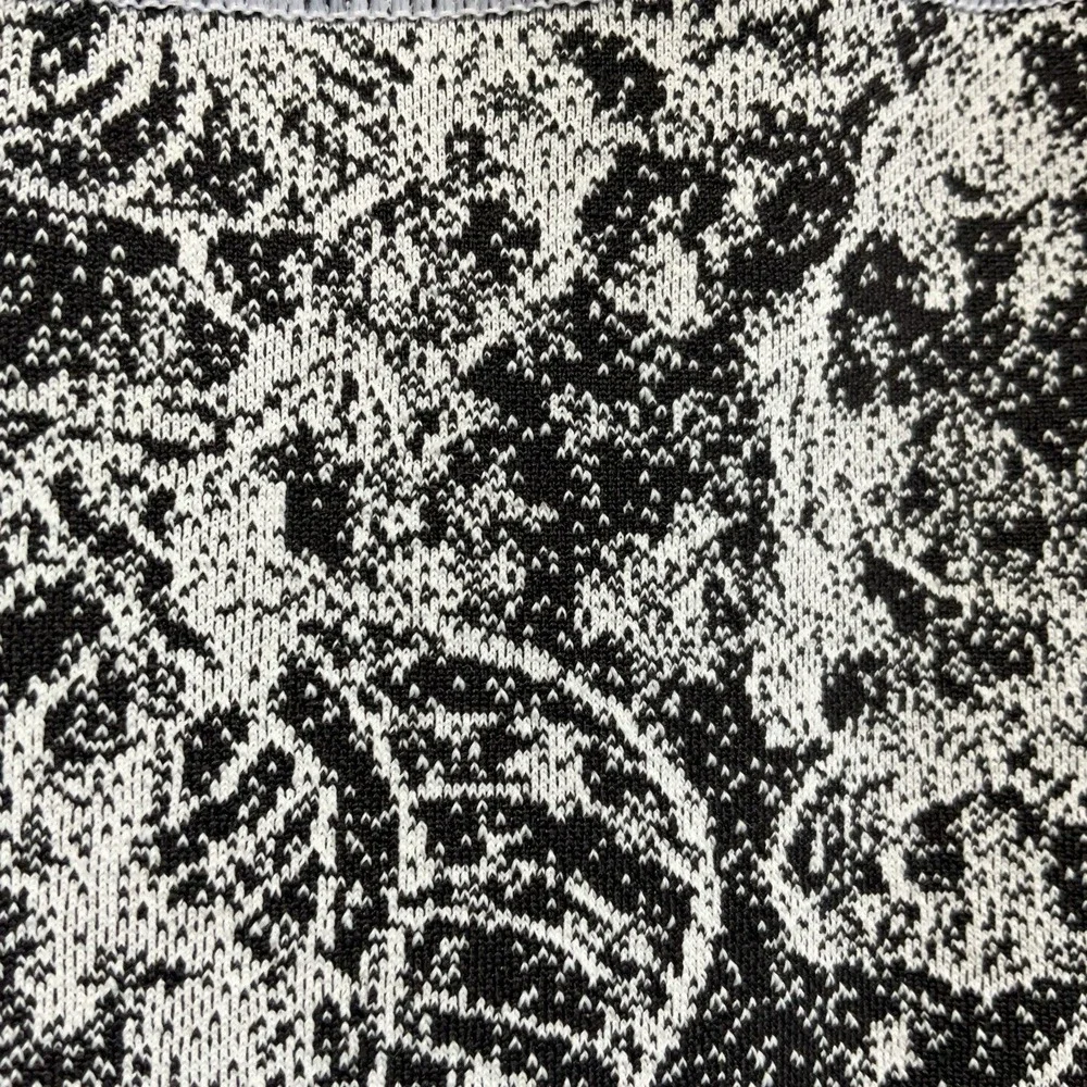 Athleta Large Black White Floral Elation‎ Graffiti 7/8 Tight Leggings Athleisure
